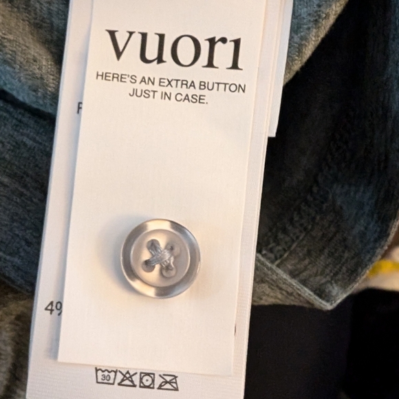 Vuori...Strato Tech Polo Performance Shirt.... Size XL - Picture 8 of 10